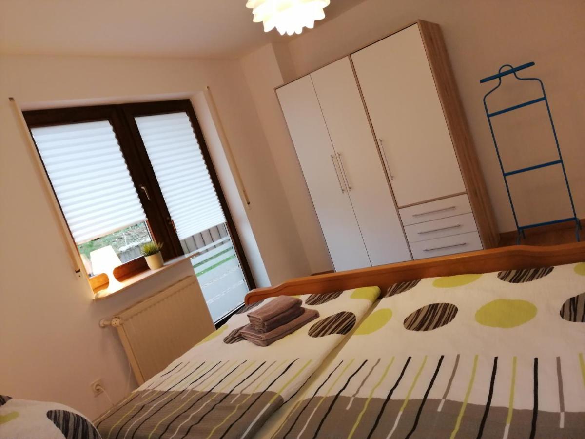 Ebenerdige Ferienwohnung Mit Grosser Terrasse In Der Naehe Des Waldes, Zum Wohlfuehlen Schoneck المظهر الخارجي الصورة