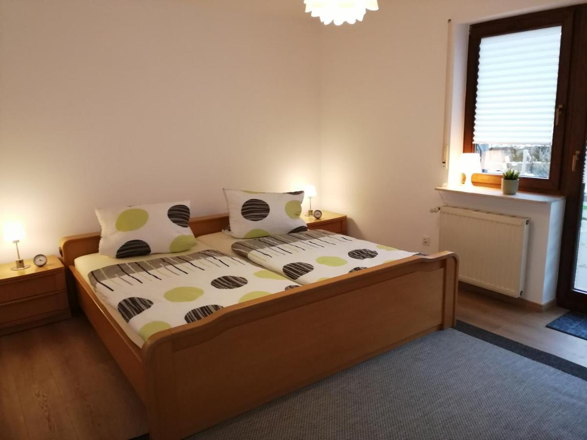 Ebenerdige Ferienwohnung Mit Grosser Terrasse In Der Naehe Des Waldes, Zum Wohlfuehlen Schoneck المظهر الخارجي الصورة