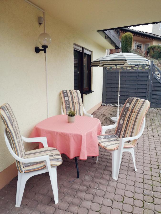 Ebenerdige Ferienwohnung Mit Grosser Terrasse In Der Naehe Des Waldes, Zum Wohlfuehlen Schoneck المظهر الخارجي الصورة