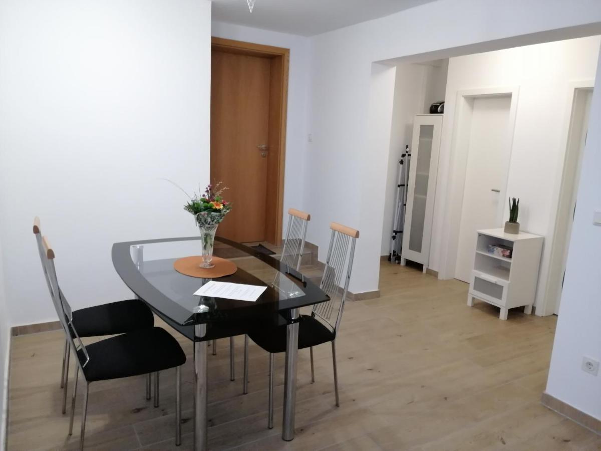 Ebenerdige Ferienwohnung Mit Grosser Terrasse In Der Naehe Des Waldes, Zum Wohlfuehlen Schoneck المظهر الخارجي الصورة