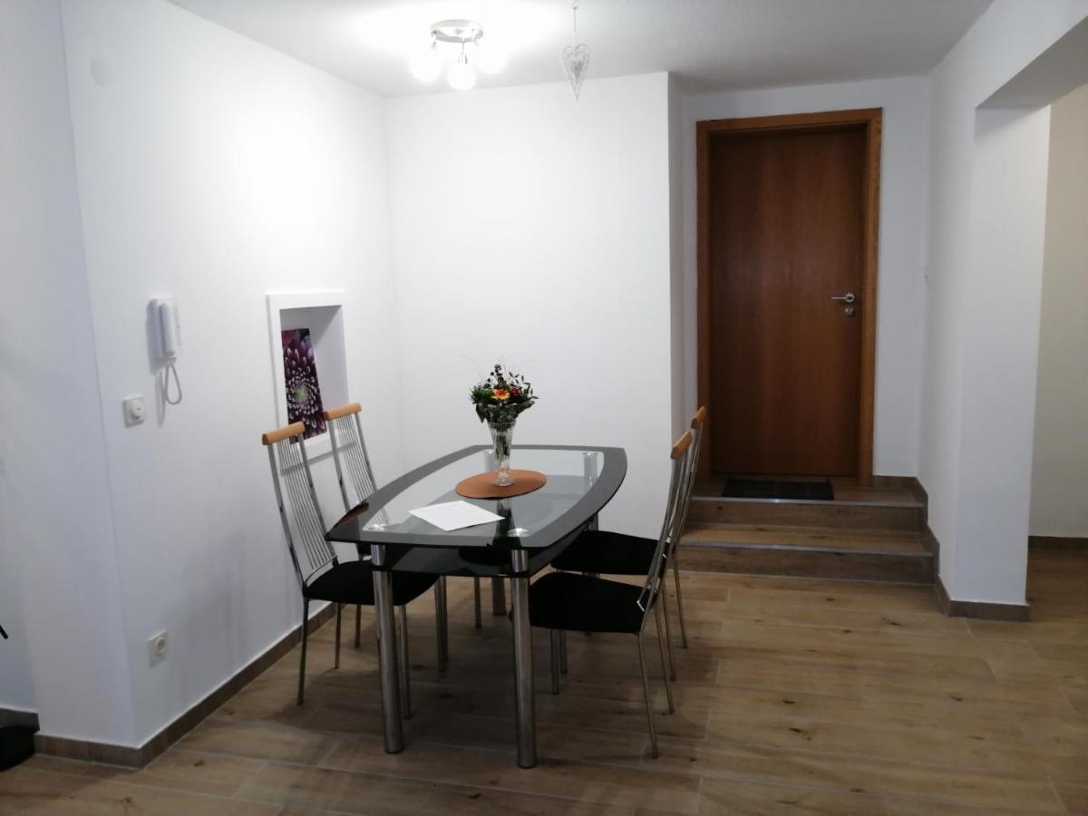 Ebenerdige Ferienwohnung Mit Grosser Terrasse In Der Naehe Des Waldes, Zum Wohlfuehlen Schoneck المظهر الخارجي الصورة